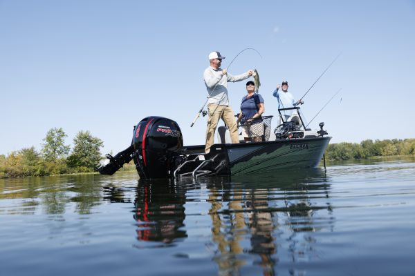 Adventurer 188 DC w/Contour Package Smoker Craft Fishing Boat