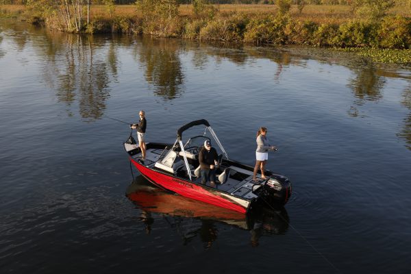 Adventurer 188 DC Pro w/Contour Package Smoker Craft Fishing Boat