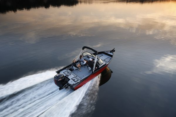 Adventurer 188 DC Pro w/Contour Package Smoker Craft Fishing Boat